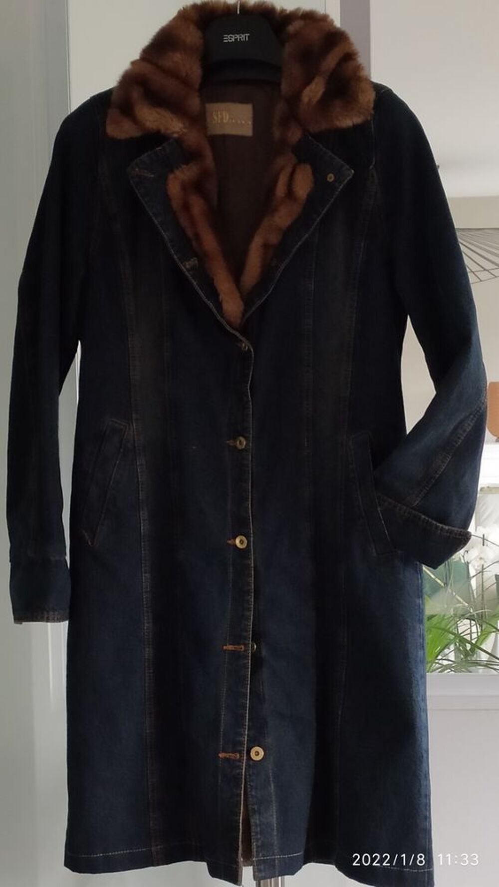 Manteau en Jean's bleu
Vêtements