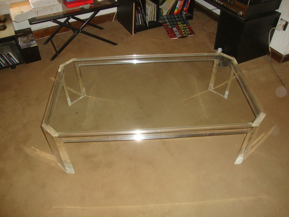table d'apperitif en verre et plexiglas Meubles