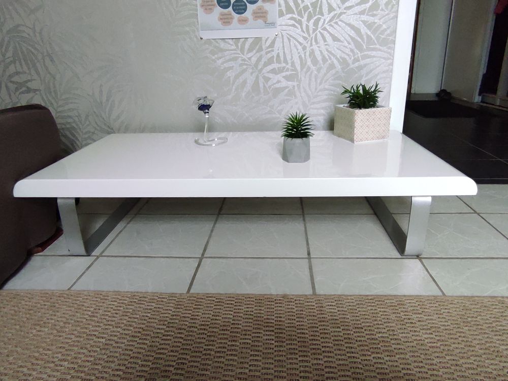 Table basse laqu&eacute;e blanche dimensions 120/58cm Meubles