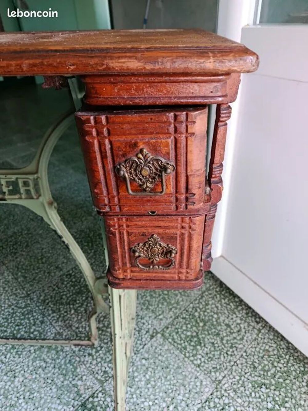 Meuble de couture Singer 