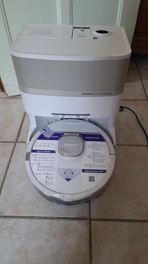 Aspirateur robot laveur haut de gamme Shark 349 Tremblay-en-France (93)