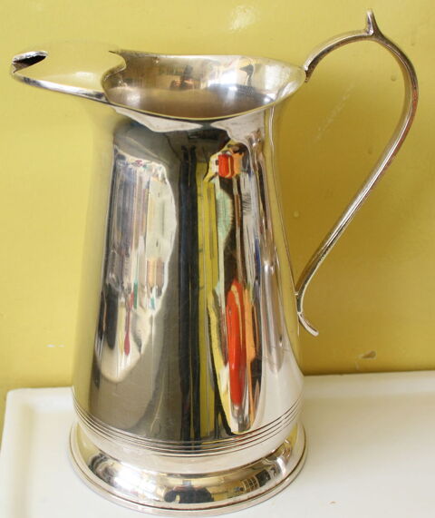 Pichet m�tal argent� 1 L 25 Issy-les-Moulineaux (92)