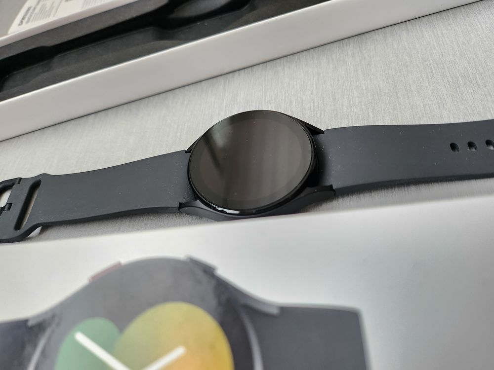 Montre connect&eacute;e neuve Samsung Galaxy Watch 5 Téléphones et tablettes