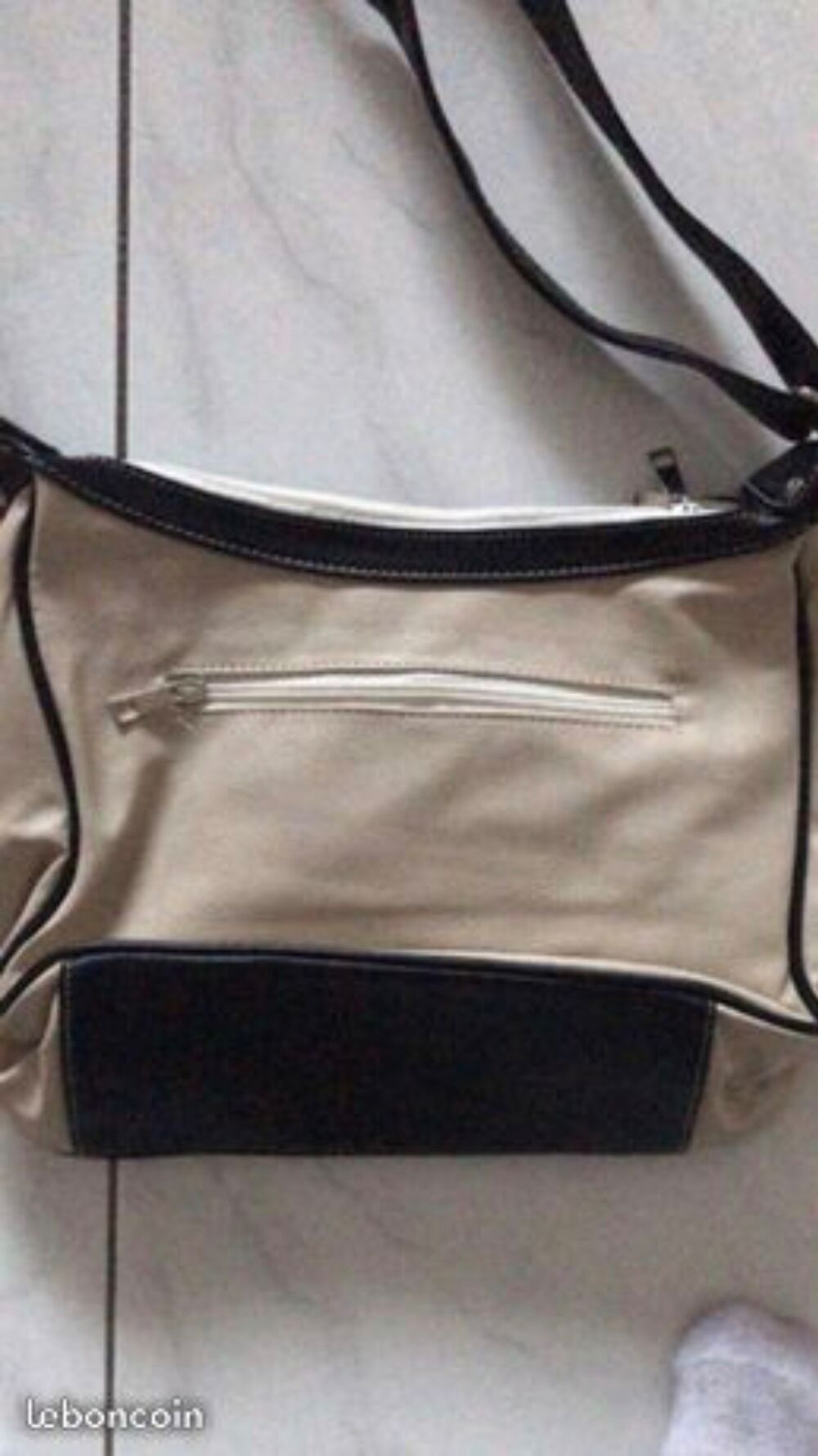 sac &agrave; main. Jamais utilis&eacute;. Maroquinerie