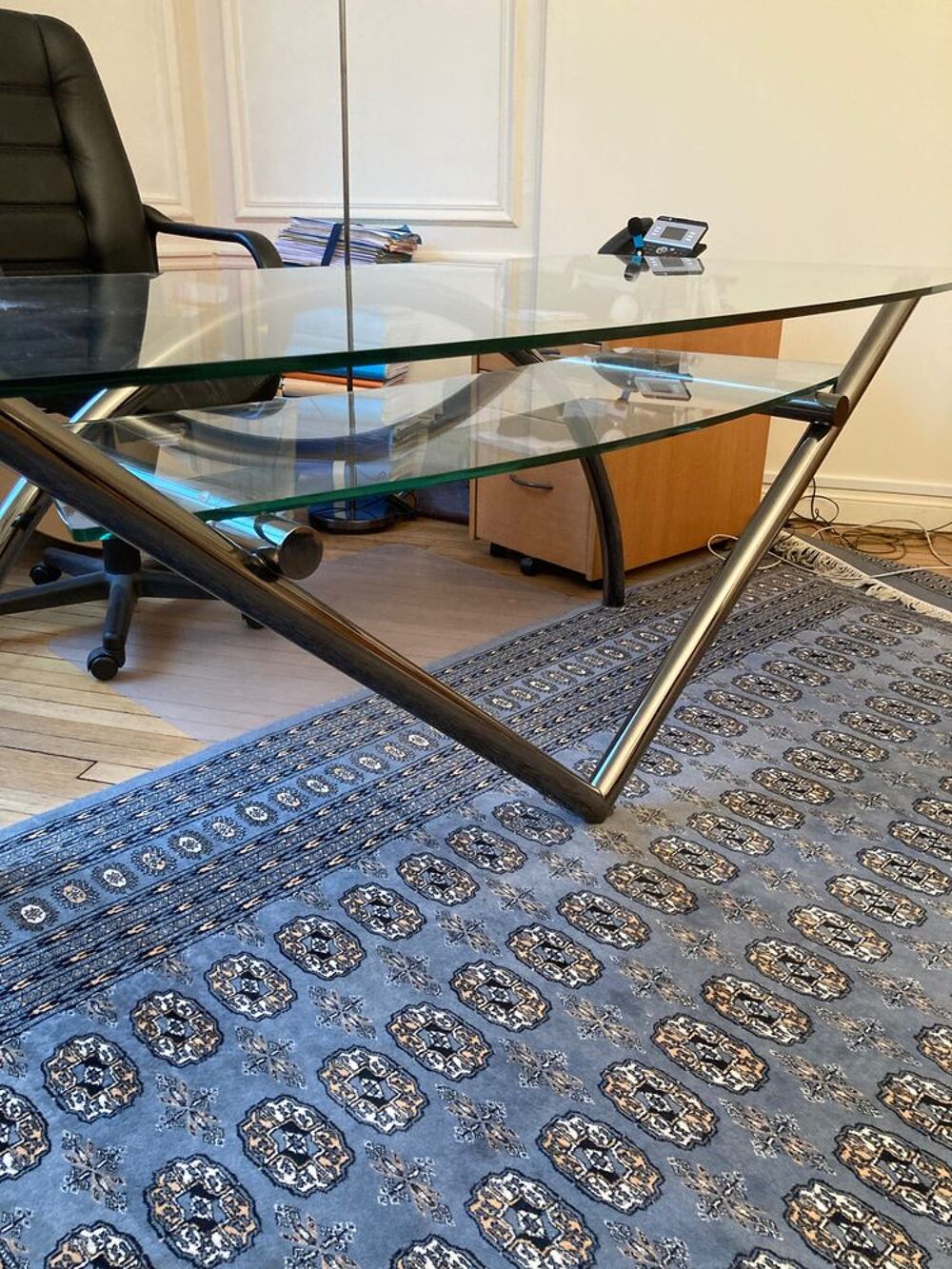 Bureau design en verre et pi&egrave;tement inox Meubles