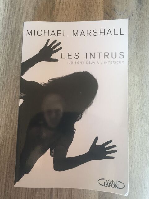 Livre   Les Intrus - ils sont d�ja a l int�rieur   3 Saleilles (66)