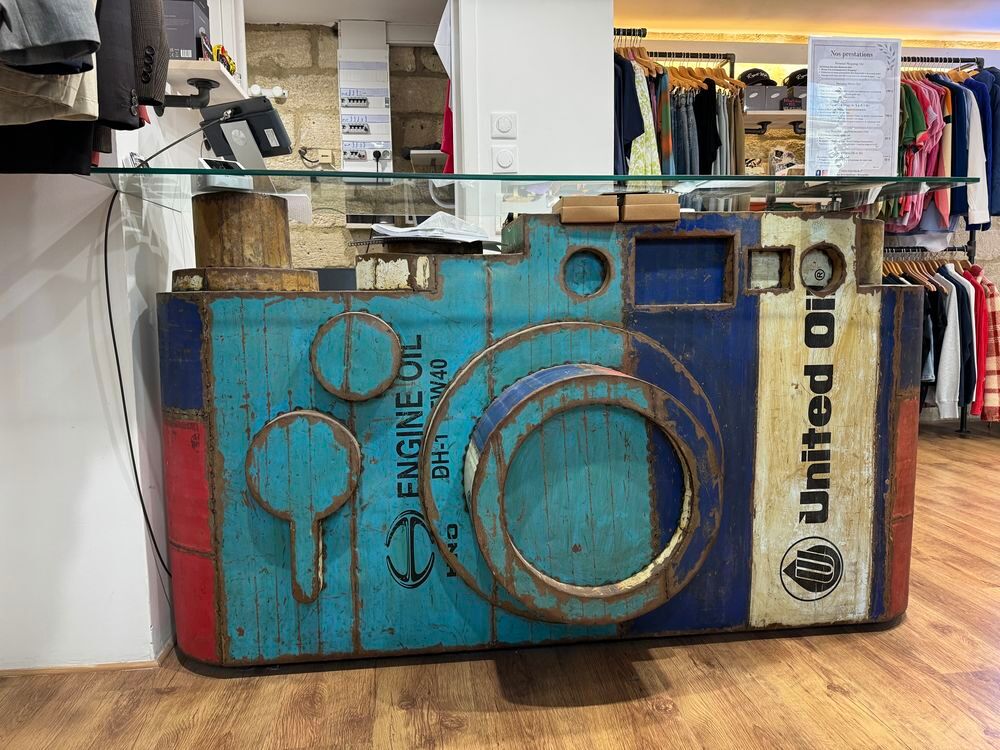 Comptoir, buffet en m&eacute;tal r&eacute;cycl&eacute; au style industriel Meubles