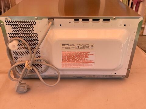 four micro ondes tr�s bon �tat tr�s peu servi 60 Ornex (01)