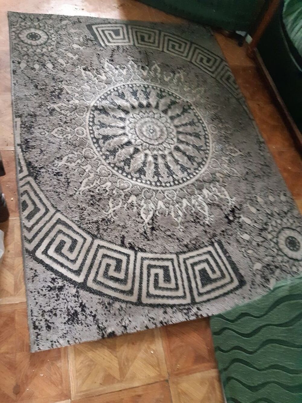 tr&egrave;s grand et beau tapis Décoration