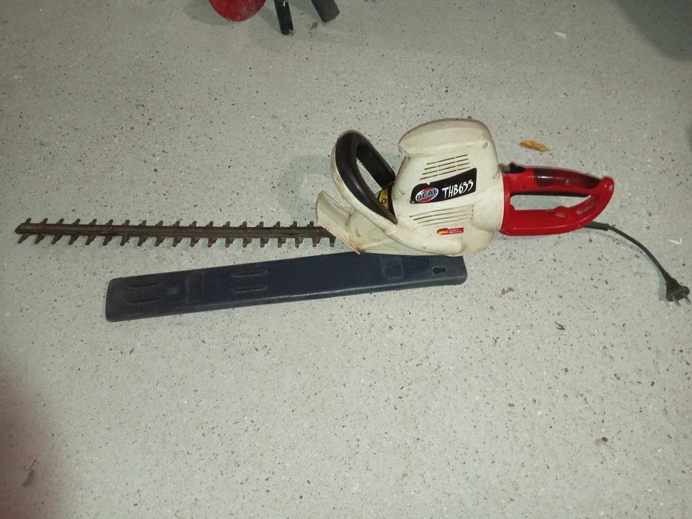 taille haie &eacute;lectrique Jardin