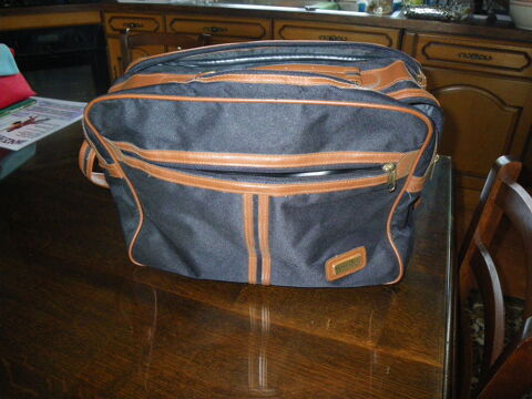 Sac BEAUGENCY PARIS Bandouli�re 0 Savigny-en-V�ron (37)