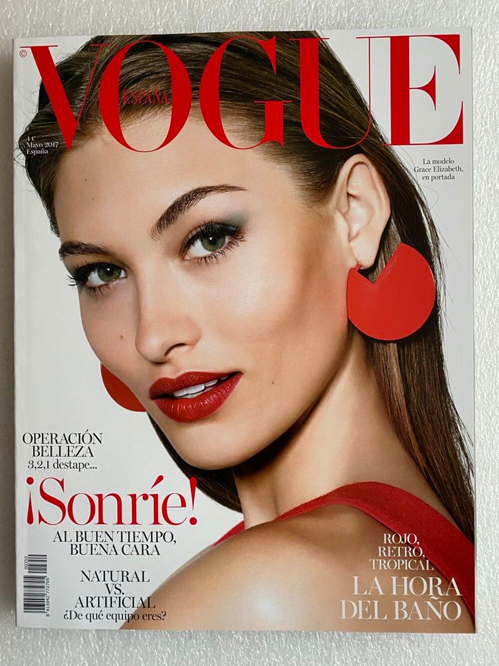 Vogue Espagne Grace Elizabeth N&deg;350 mai 2017 neuf Livres et BD