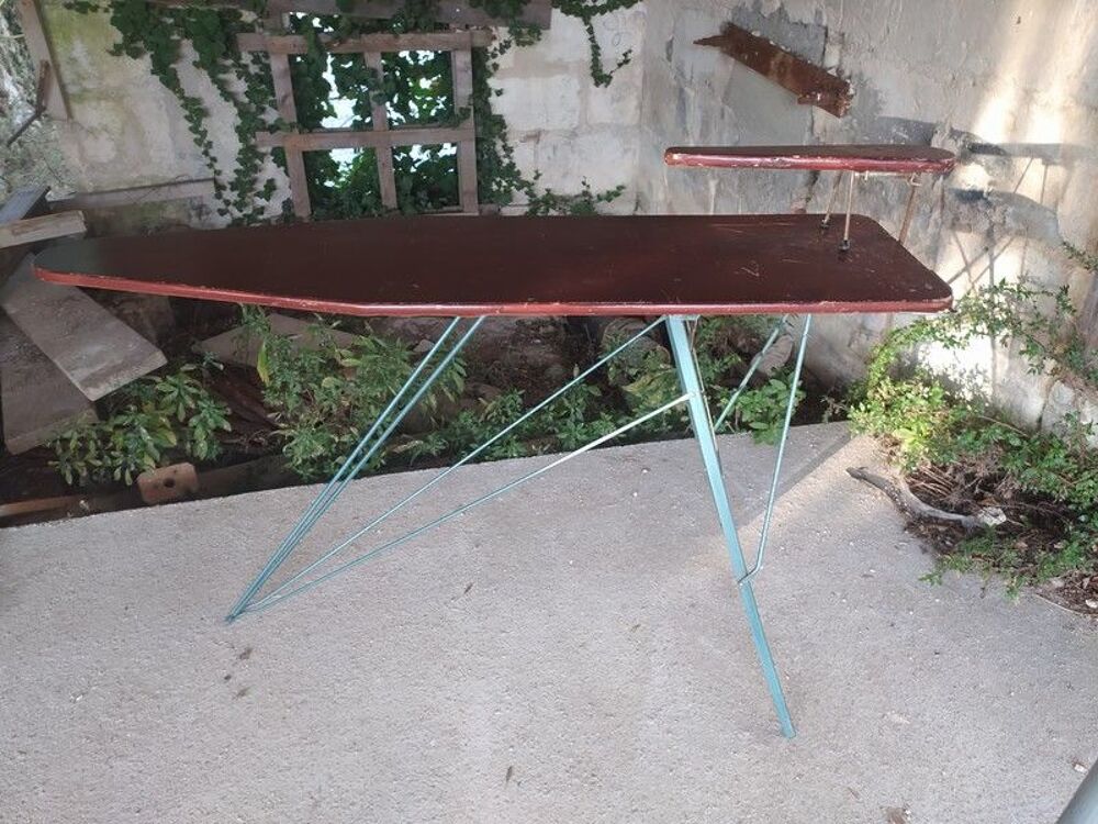 Table &agrave; Repasser Vintage Marque Libellule ann&eacute;es 60
Meubles