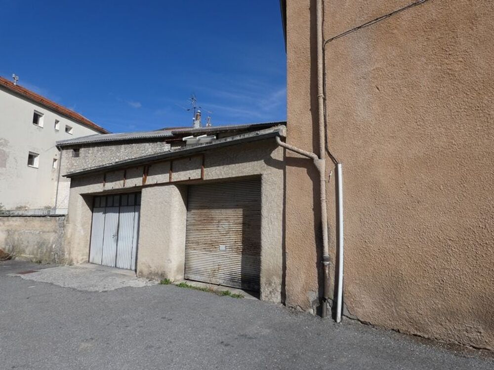 Vente Atelier Local commercial avec une cave et 3 garages - Bien plac en centre VEYNES Veynes