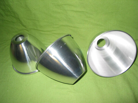 1 réflecteur abat jour aluminium polis
diam 130 mm haut 100 13 Marseille 13 (13)