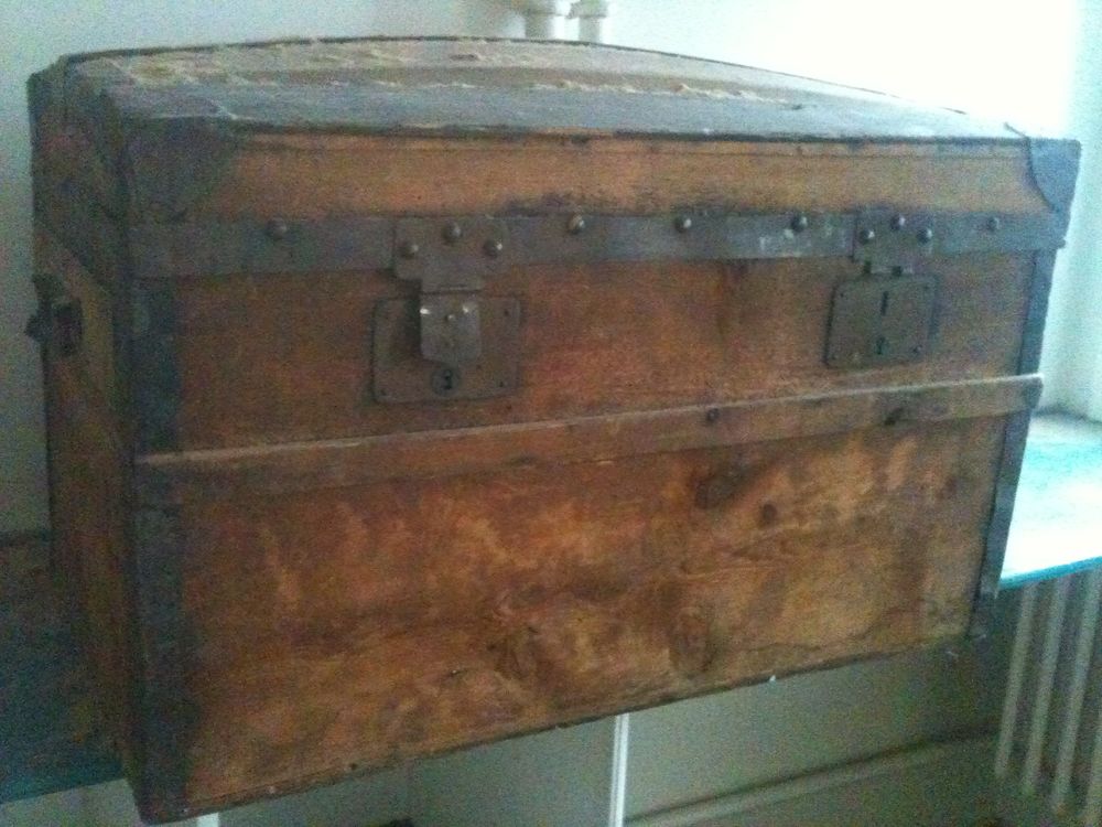 Malle ancienne 
Meubles