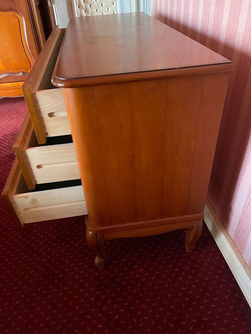 Commode 3 tiroirs style Louis XV ? teinte merisier Meubles