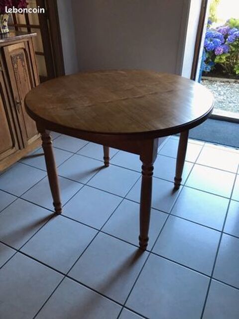 Table ronde neuve en bois. Diamtre 1 mtre - sans rallonge 0 Bnodet (29)