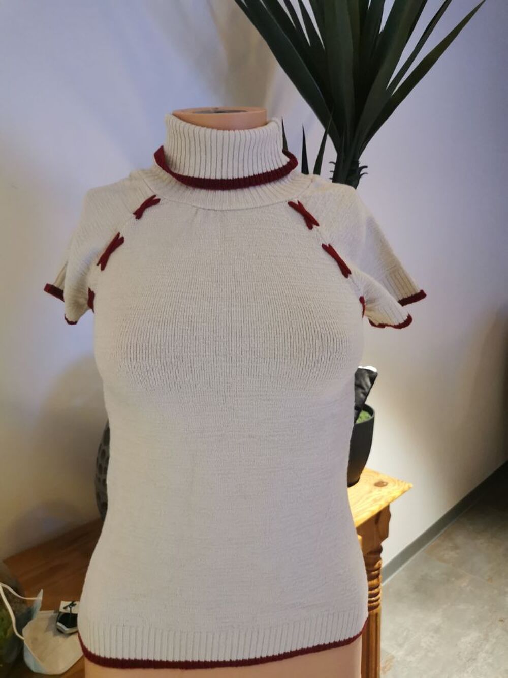 Important stock v&ecirc;tements femme homme et enfant d&eacute;griff&eacute;s Vêtements