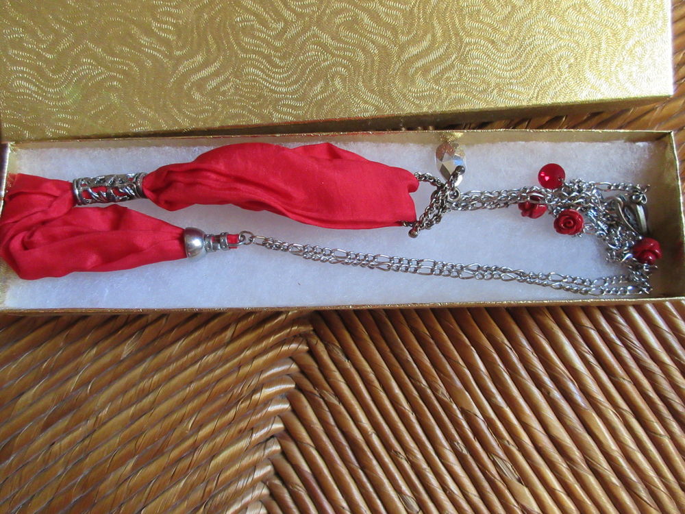 Collier fantaisie Bijoux et montres