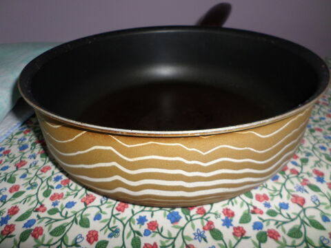 Po�le � frire d�corative en c�ramique 10 Le Louroux-B�connais (49)