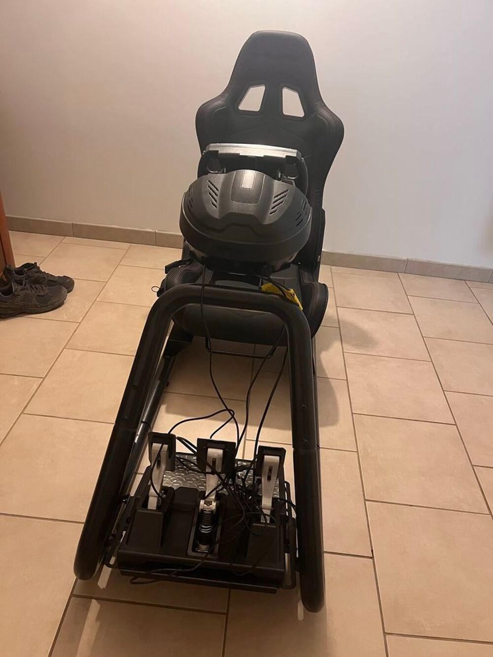 Simulateur Simracing complet, ch&agrave;&cent;ssis GTPlayer, Volant Trustmaster F1 Add-on, P&eacute;dalier Thrusmaster T-LCM Load-Cell et base Trustmaster T300 Servo Base Consoles et jeux vidéos