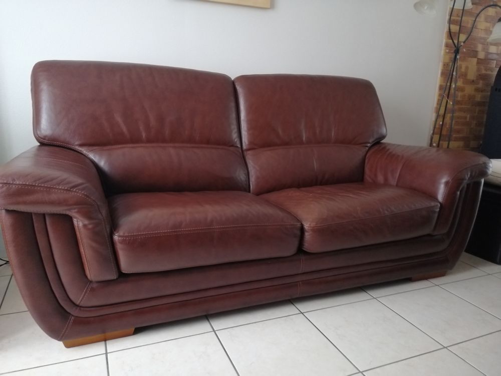 DEUX CANAPES CUIR Meubles