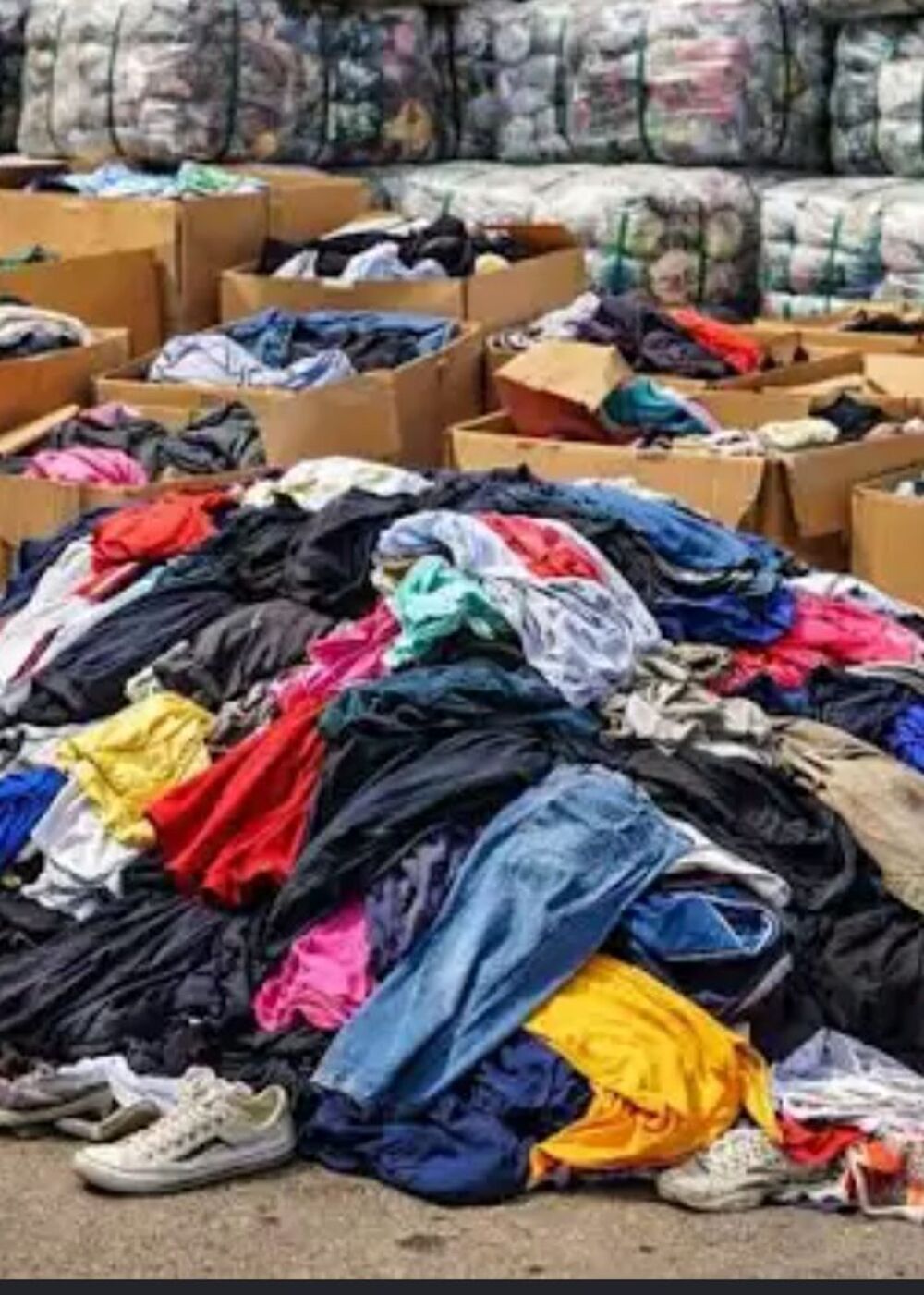 V&ecirc;tements en vrac ,en gros lot mixte 0,50c pi&egrave;ces au 1€ kg Vêtements