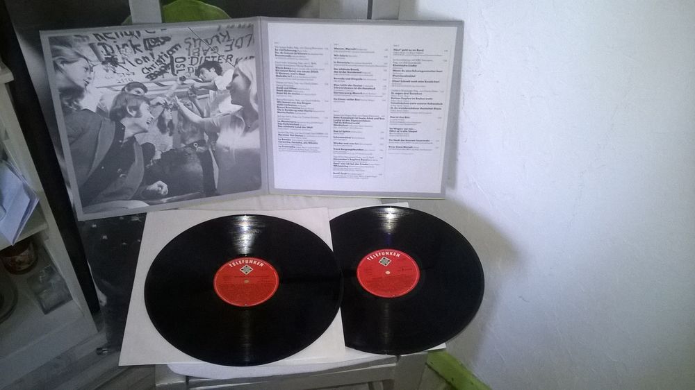 Vinyle Wir Feiern
52 Super Stimmungs Knaller
1978
Excelle CD et vinyles