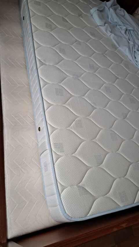 Sommier + matelas blanc (140 x190), peu servis 250 Laon (02)