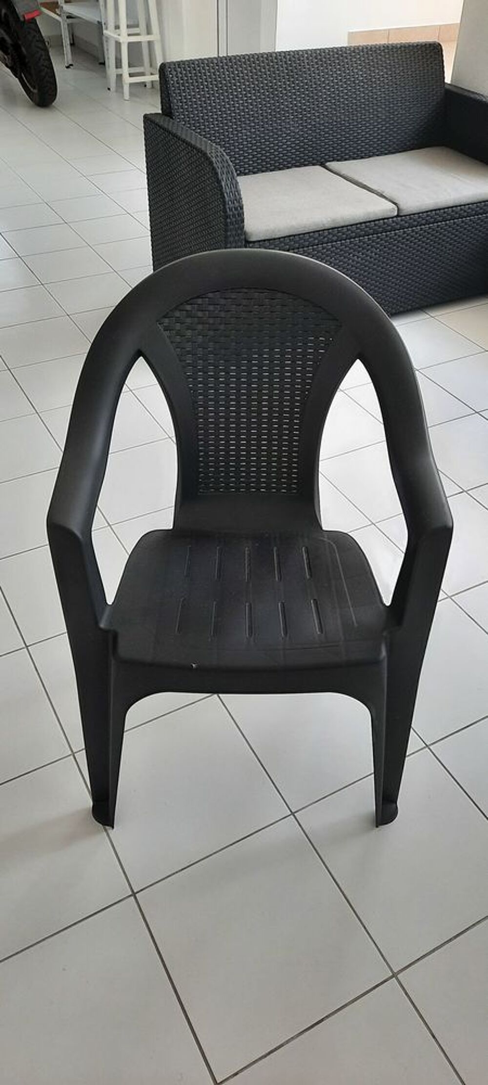 de 4 chaises pvc gris anthracite neuve 
12.5e pi&egrave;ce Jardin