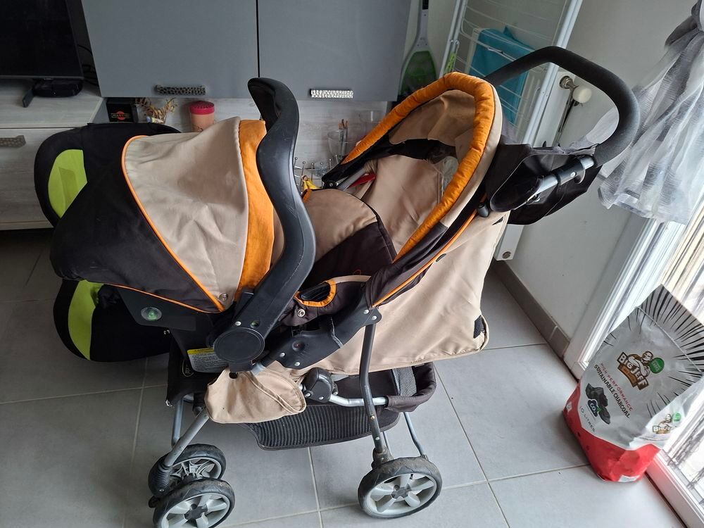 Poussette combin&eacute; Puériculture