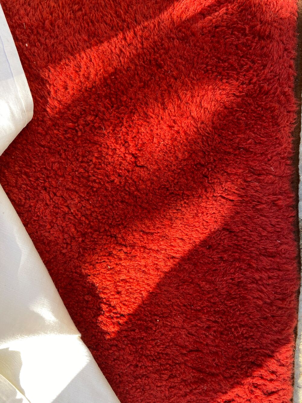 Grand tapis rouge pur laine fabrication artisanale Décoration