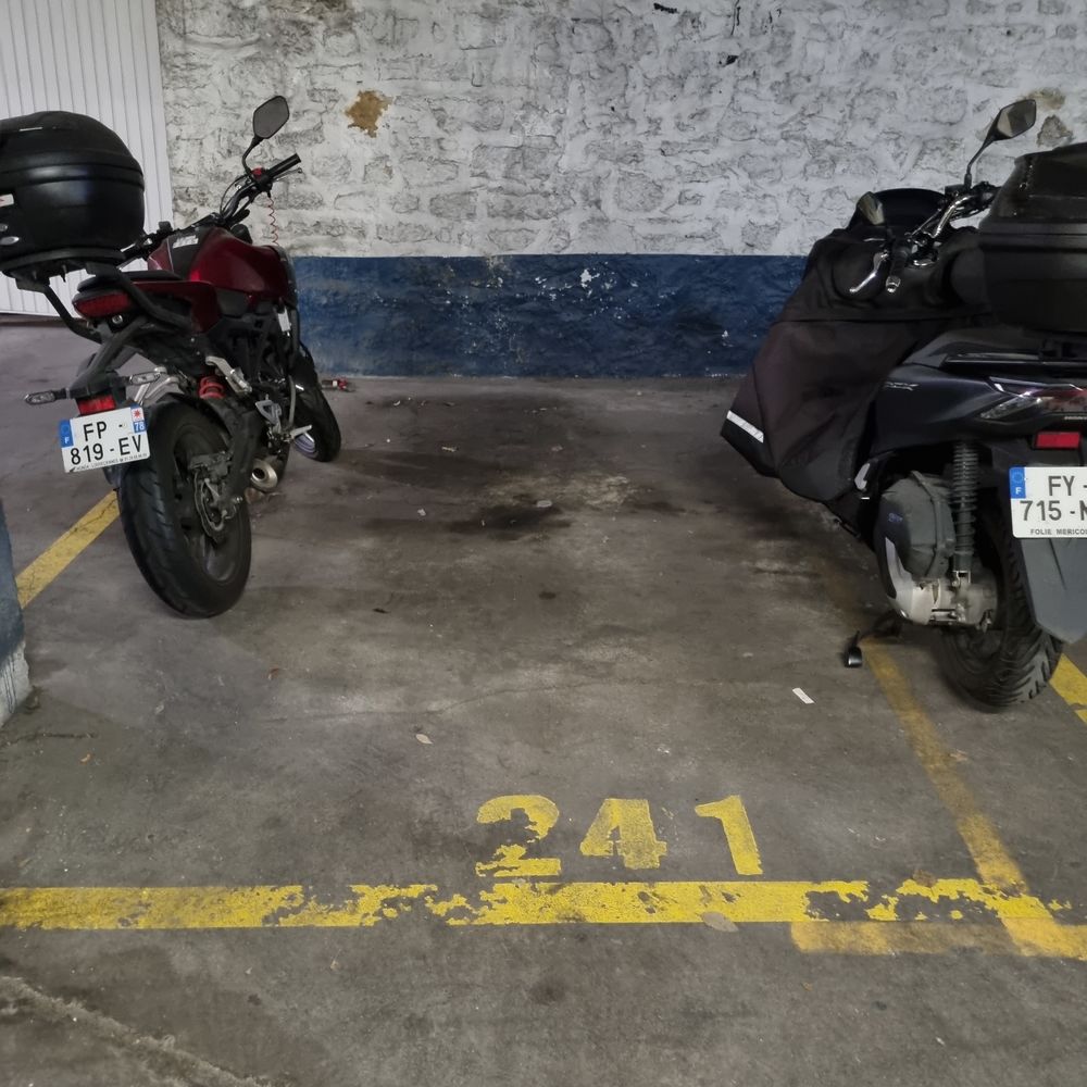 Location Parking/Garage Parking moto Paris  12e Paris 12