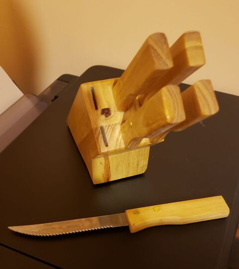 support couteaux 5 Viviers-du-Lac (73)