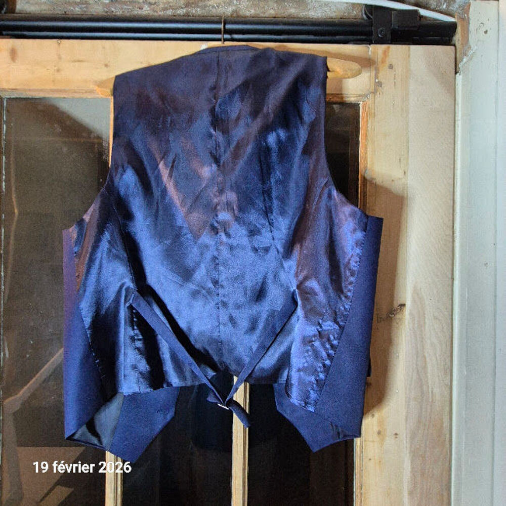 Costume 3 pi&egrave;ces r&eacute;alis&eacute; en Chine par un grand couturier, su Vêtements