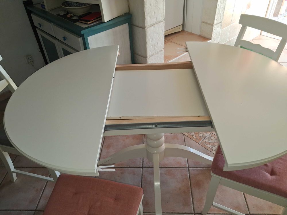 Table bois blanche avec chaise Meubles