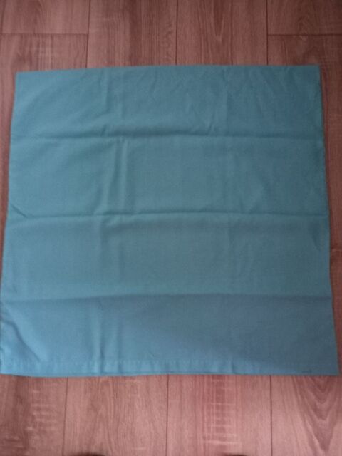 Une taie d'oreiller verte uni 2 Villiers (86)