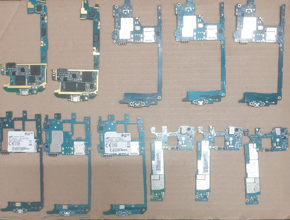 Lot de smartphones Samsung pour pi&egrave;ces 2 Téléphones et tablettes