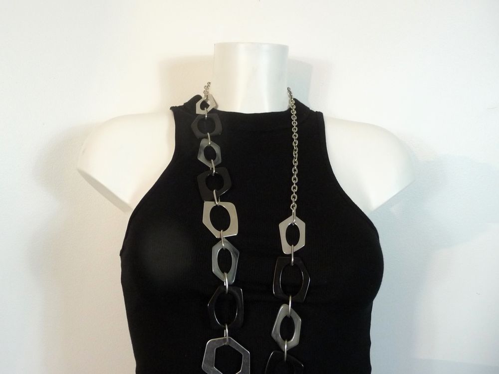 Collier/ Sautoir en M&eacute;tal Argent&eacute; et Maillons en Plastique Bijoux et montres