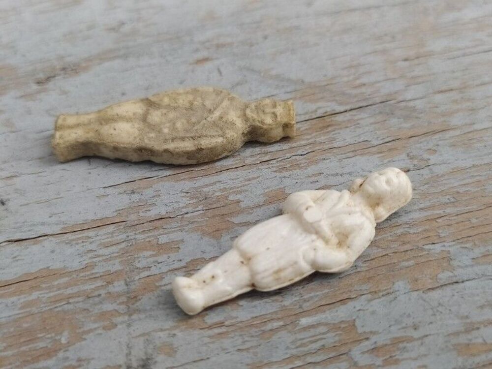 Deux F&egrave;ves Anciennes dont Roi Ranque Ducong&eacute; 