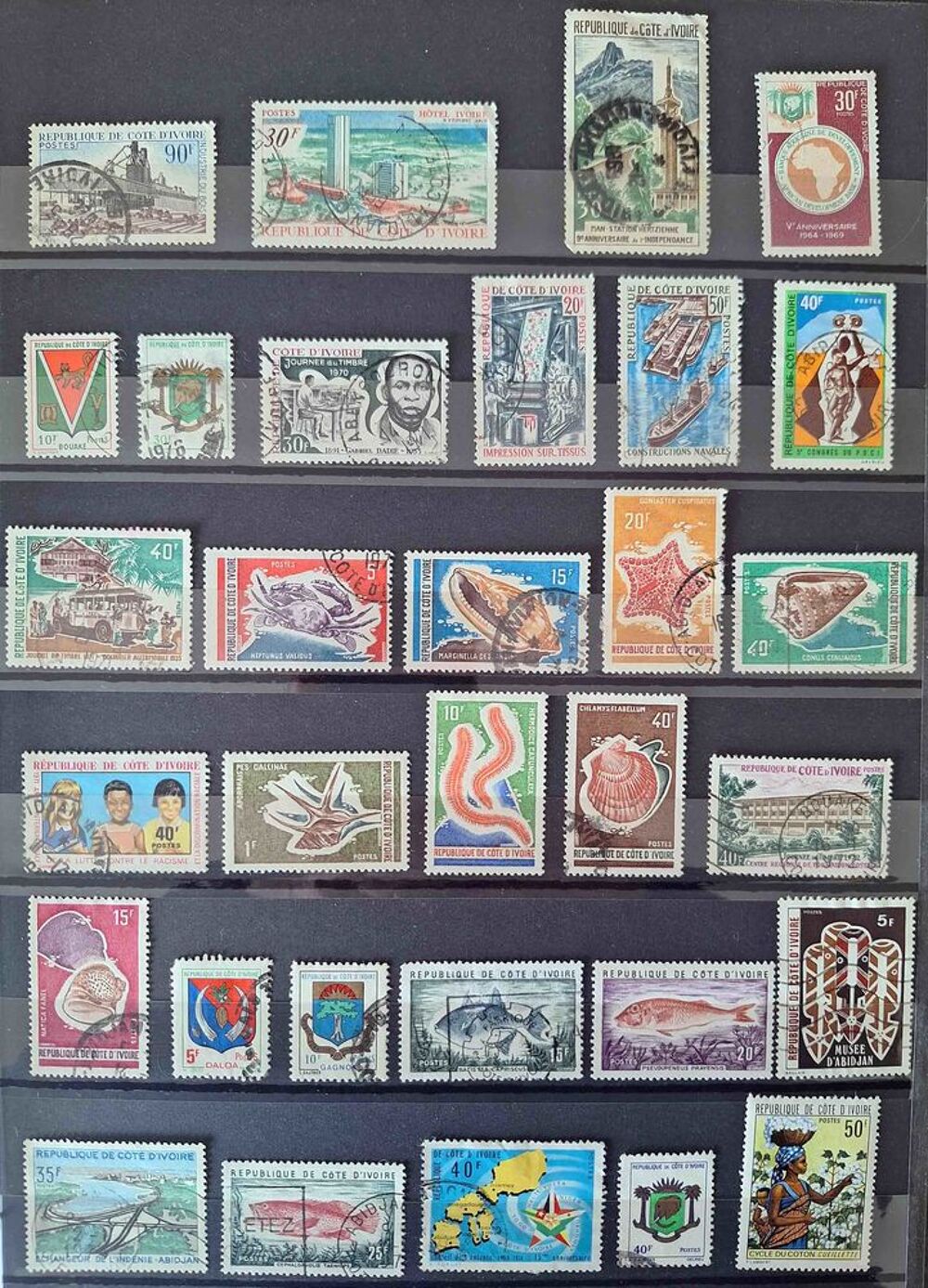 S&eacute;rie de timbres de collection de C&ocirc;te d'Ivoire 