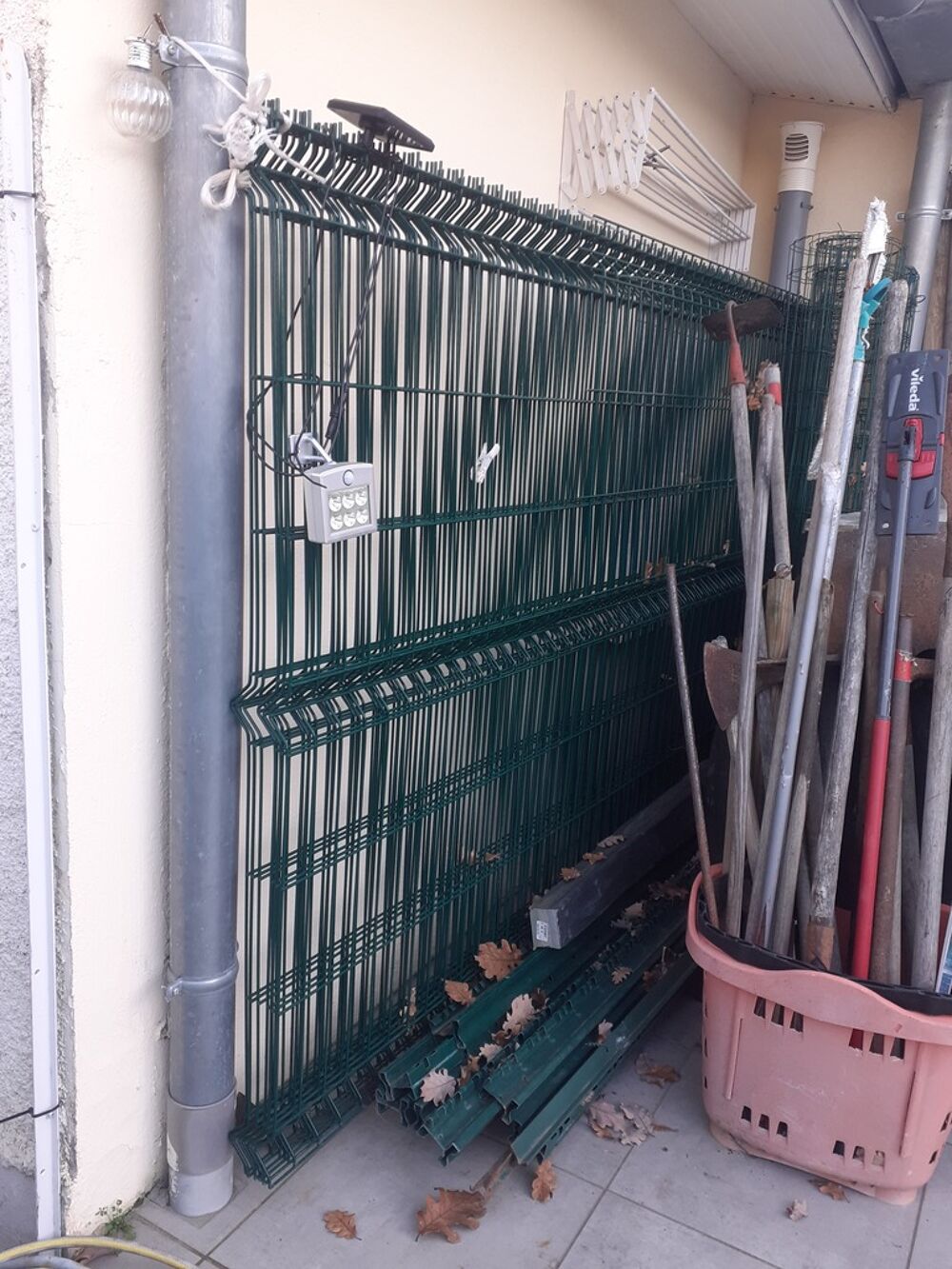 Panneaux de cl&ocirc;ture rigide vert. Bricolage