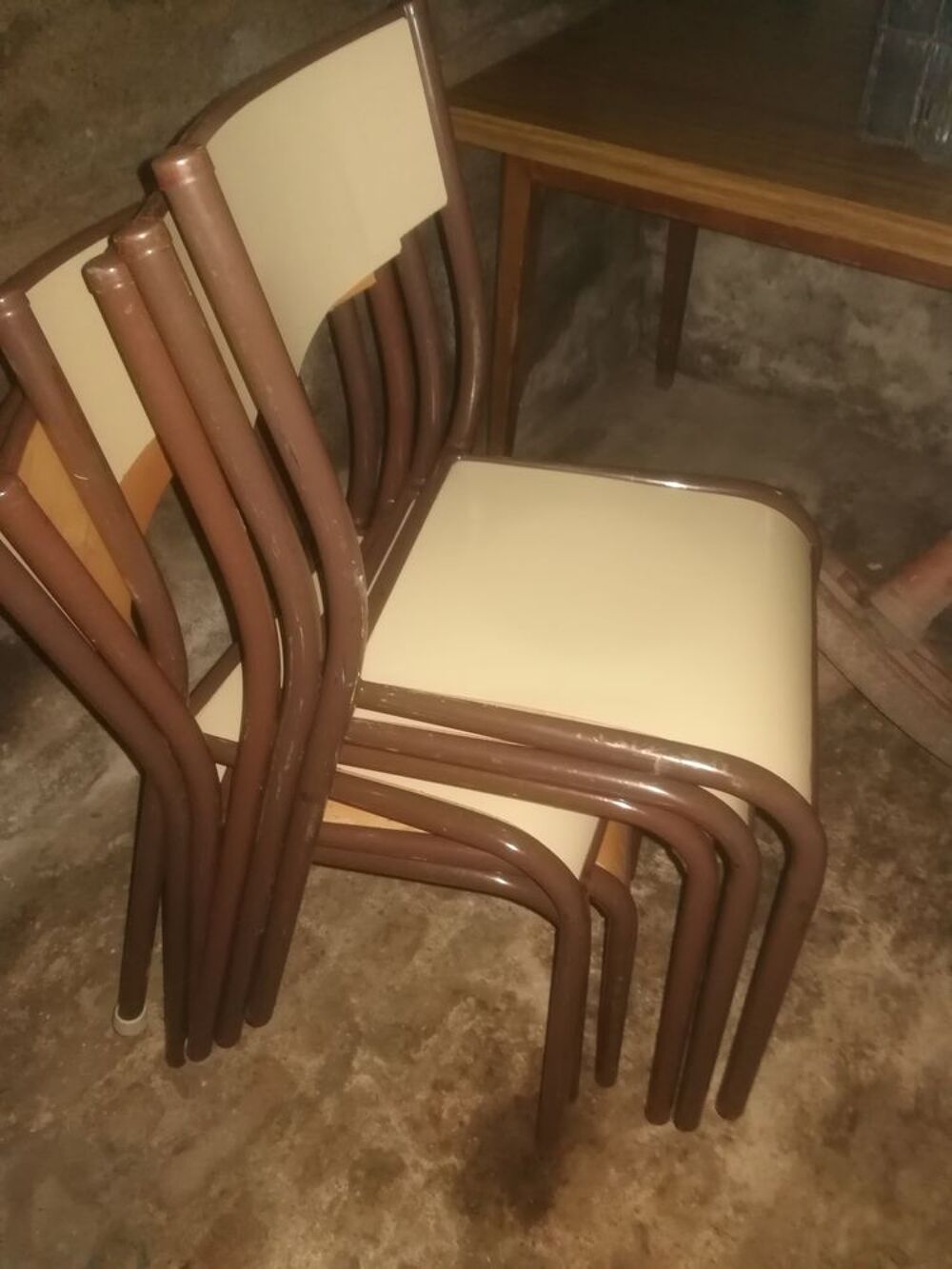 6 belles chaises d'&eacute;cole Meubles