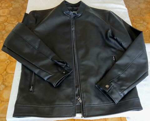 BLOUSON SIMILI CUIR NOIR 30 Beaune (21)