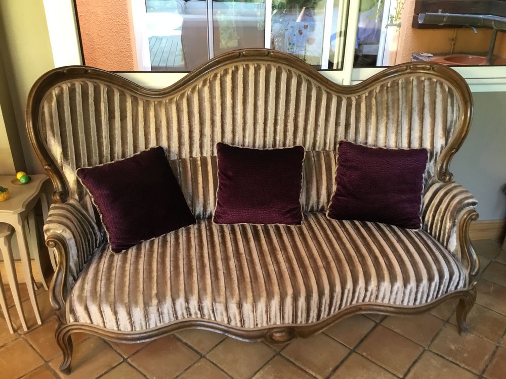 Salon compos&eacute; d un canap&eacute; et 2fauteuil assortis Meubles