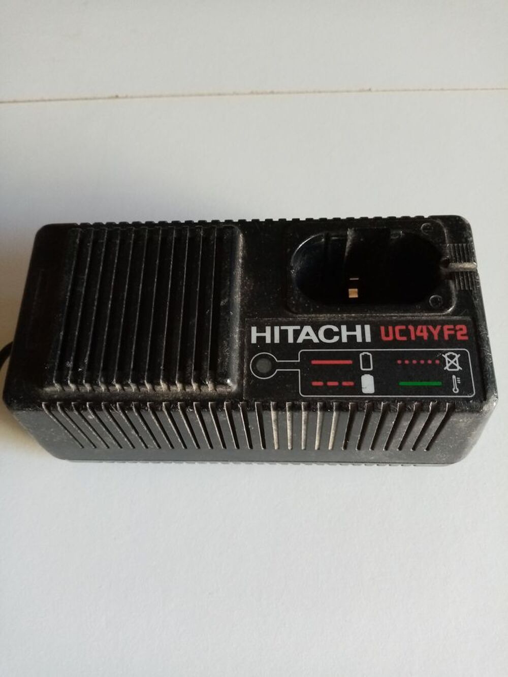 Recherche Chargeur Perceuse HITACHI Bricolage