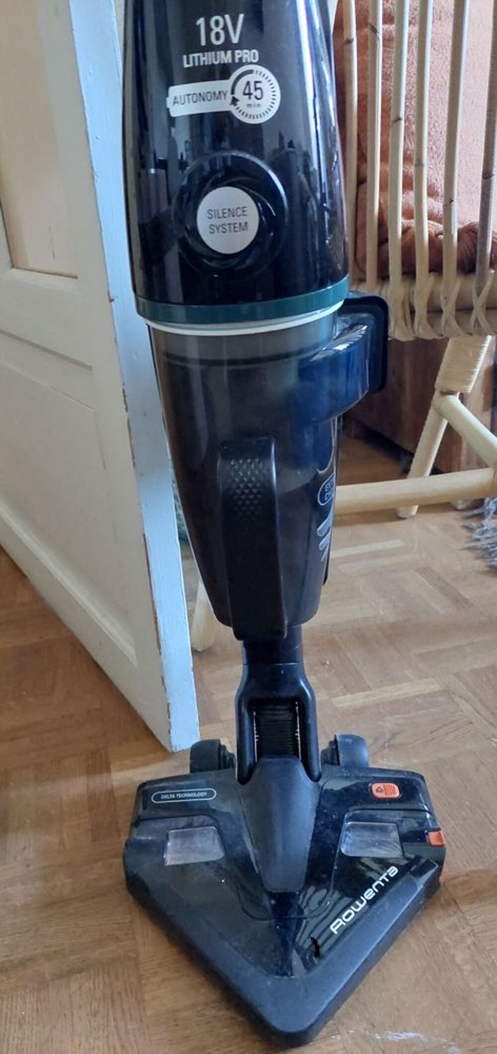 ROWENTA Aspirateur balai 
sans fil Air Force Serenity Electrom�nager