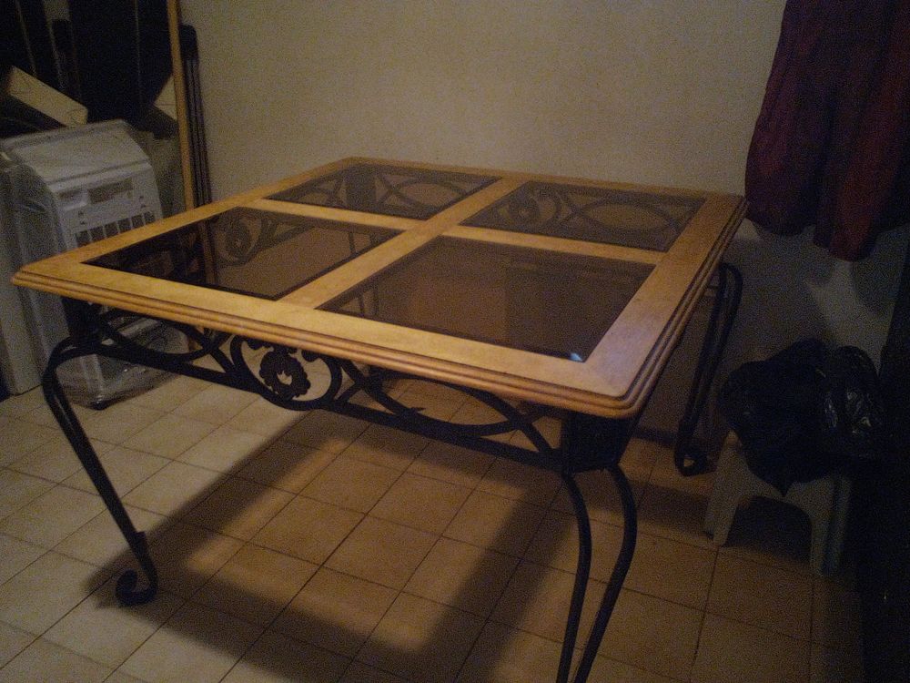 canap&eacute;+table avec chaises+chaises de bar Meubles