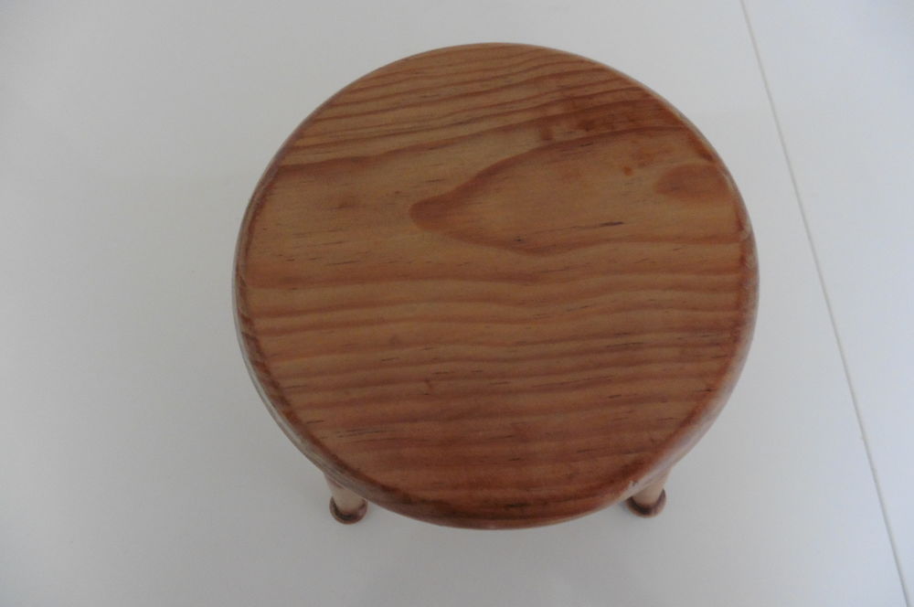 Canard sur Tabouret en bois Décoration